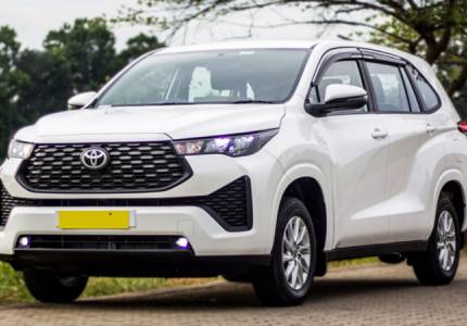 Toyota Innova Hycross